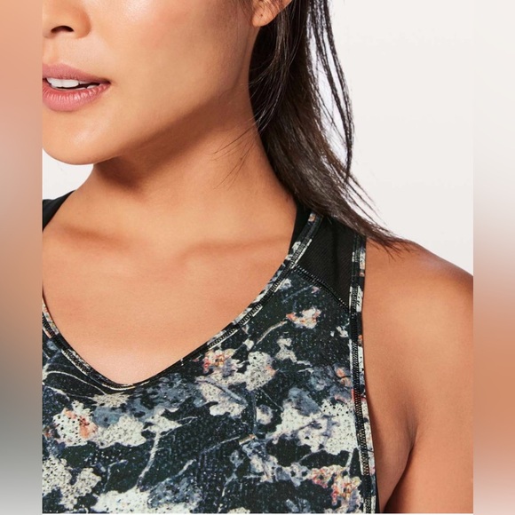Lululemon Sculpt Tank II in Spring Bloom Multi / Black - Picture 4 of 10